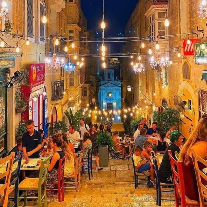 Flat In Valletta Luaran gambar