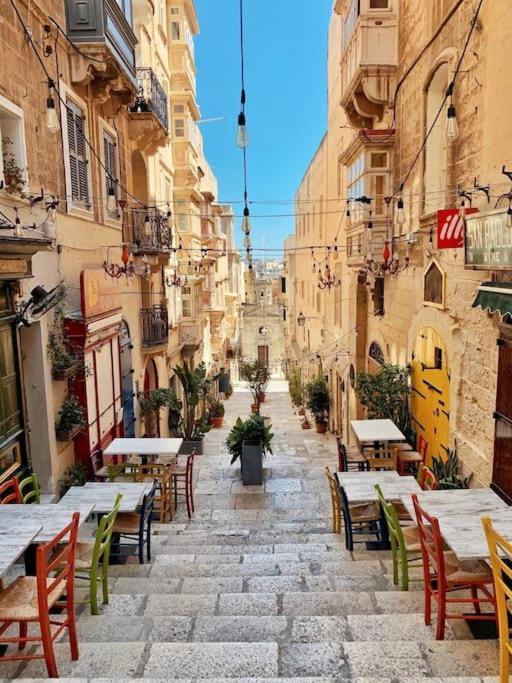 Flat In Valletta Luaran gambar