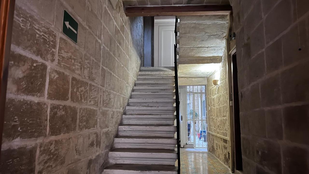 Flat In Valletta Luaran gambar
